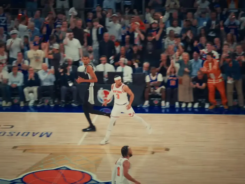 Victor Wembanyama face à Josh Hart pendant les finales NBA 2026
