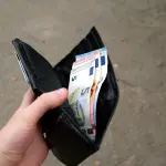 Des billets en euros dans un portefeuille