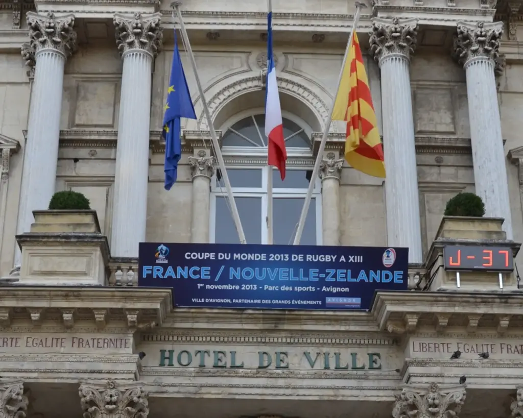 Façade de l’hôtel de ville d’Avignon