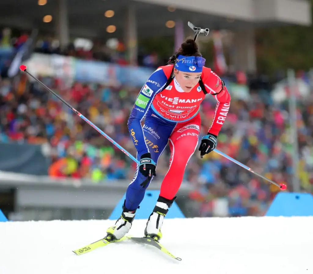 Lou Jeanmonnot en course lors des Mondiaux de biathlon 2023 à Oberhof.