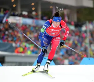 Lou Jeanmonnot en course lors des Mondiaux de biathlon 2023 à Oberhof.
