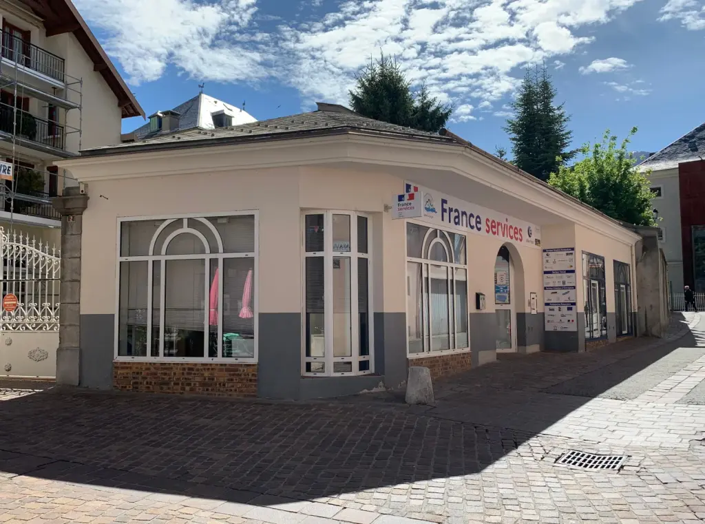 Façade d’une Maison France Services à Embrun