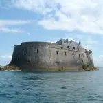 Fort de la Conchée sur son rocher au large de Saint-Malo