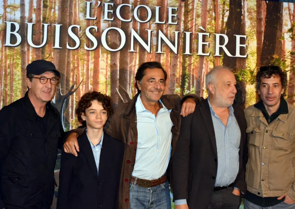 Éric Elmosnino avec l’équipe du film L’École buissonnière en 2017