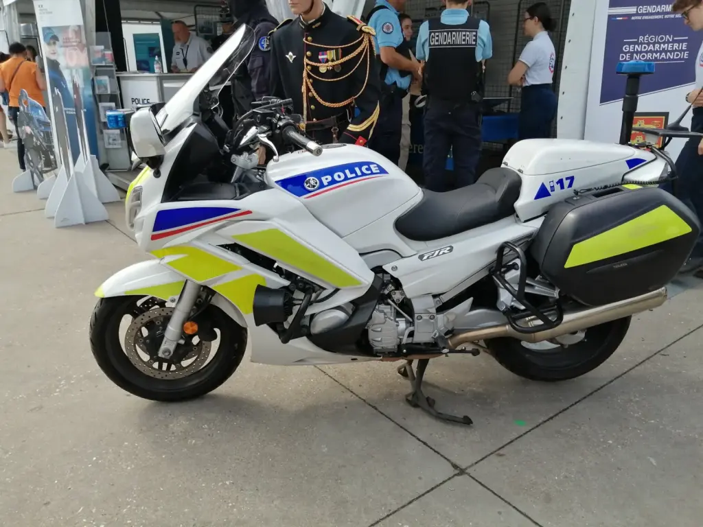 Moto de la Police nationale photographiée à Rouen en juin 2023