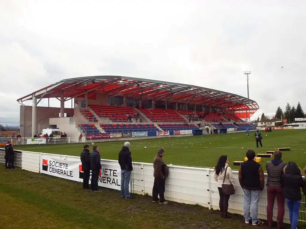 Tribune d’honneur du stade Jean-Alric à Aurillac