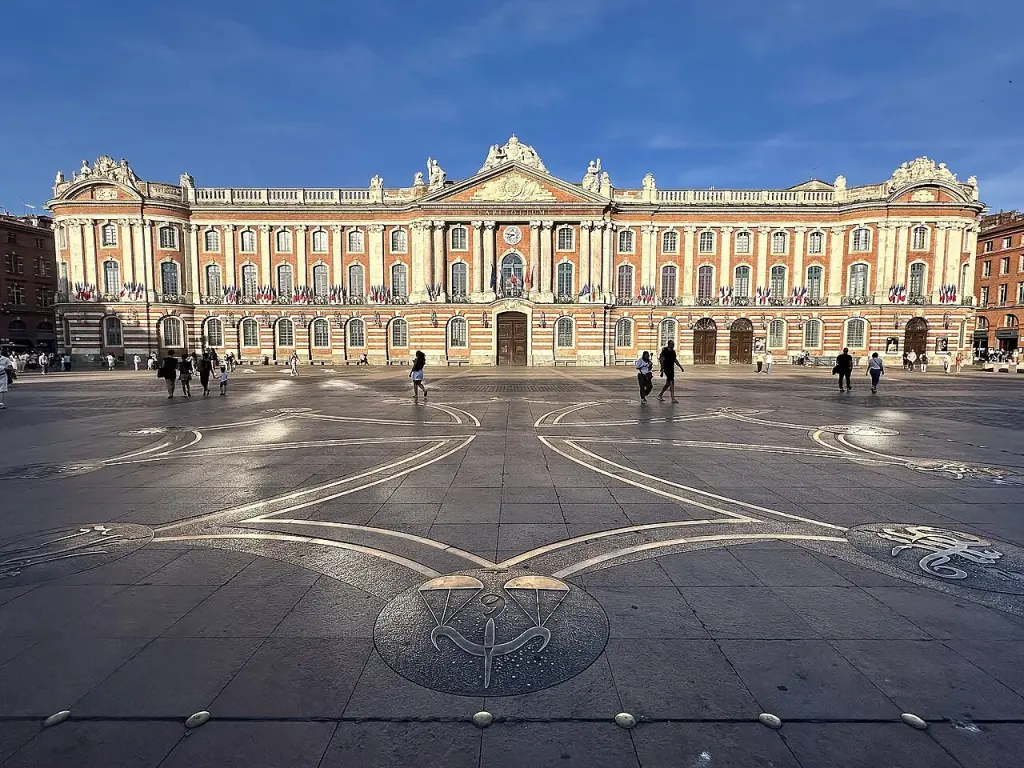 Le Capitole de Toulouse vu depuis la place