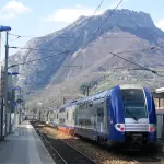 Un TER Rhône-Alpes à quai en gare de Grenoble
