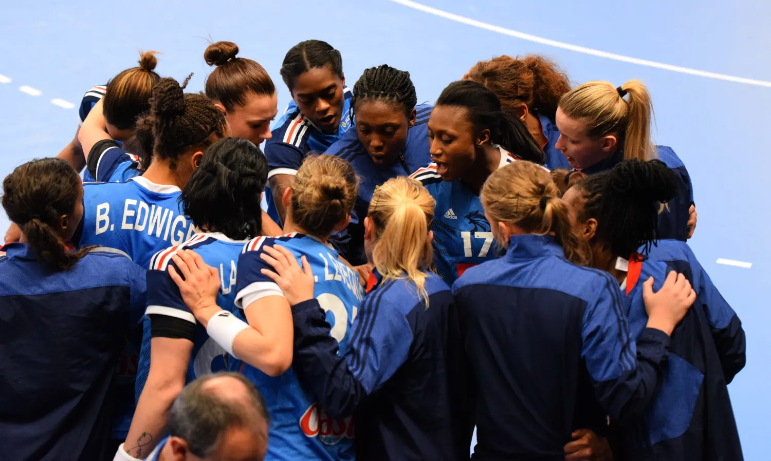 Les handballeuses de l’équipe de France lors d’un match en 2015