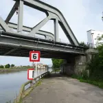 Canal de Neufossé et pont ferroviaire des Fontinettes à Arques