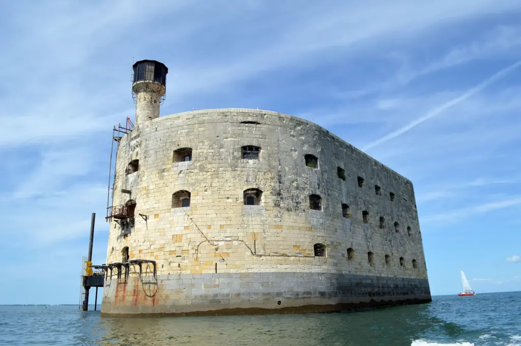 Fort Boyard vu depuis la mer en août 2014 (archive)