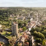Vue aérienne d’Oudon et de son environnement ligérien en 2020, photographie d’archive.