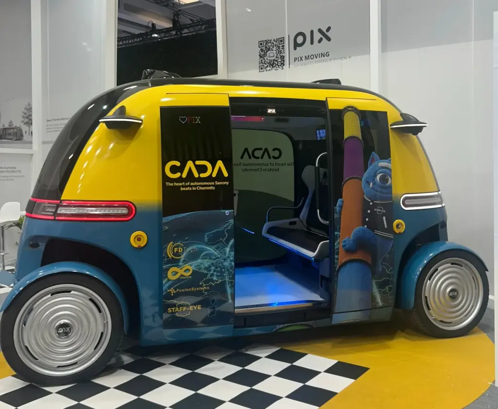 Véhicule PIX Moving exposé au Mondial de l’Auto 2026