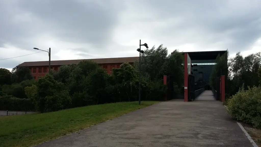 Bâtiments et entrée du Musée national de l’Automobile à Mulhouse en août 2016