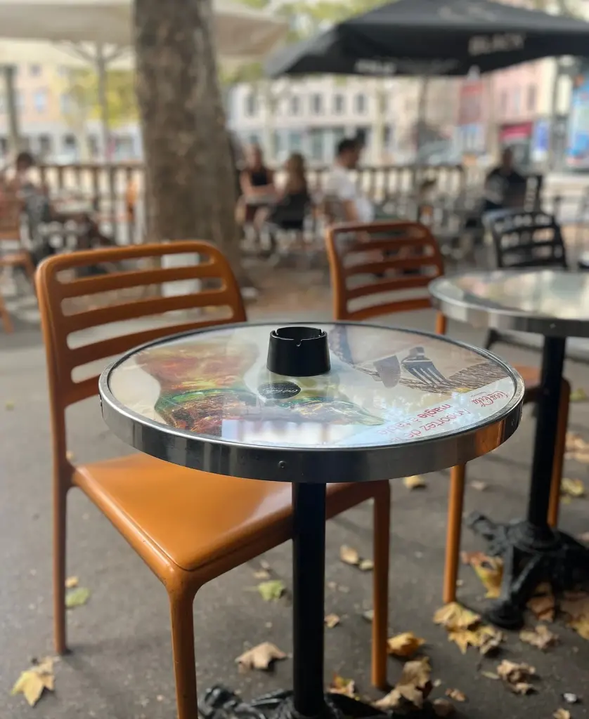 Terrasse du Bull Café à Lyon en août 2023