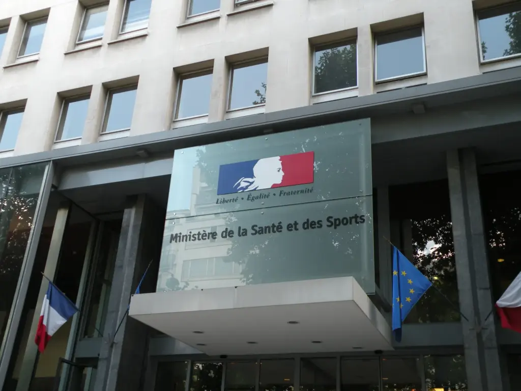 Entrée du ministère de la Santé à Paris, archive du 25 juin 2009