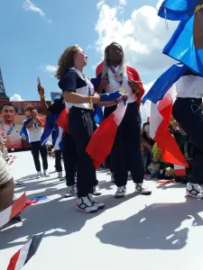 Romane Dicko au Trocadéro le 8 août 2021, photographie d’archive distincte des Mondiaux de Bakou 2026.