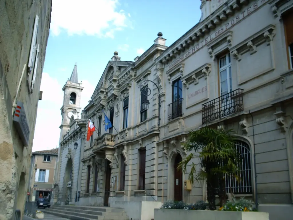 Mairie d’Aimargues dans le Gard, photographie d’archive