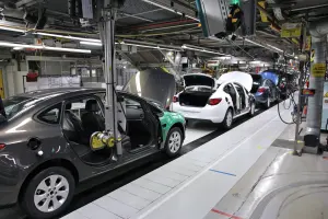 Chaîne d’assemblage automobile dans une usine européenne