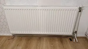 Radiateur de chauffage central en cours de remplacement