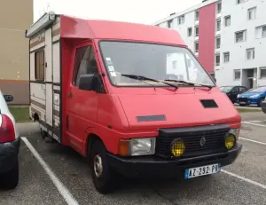 Un Renault Trafic aménagé en van de loisirs