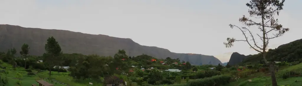 Le cirque de Mafate à La Réunion au lever du soleil