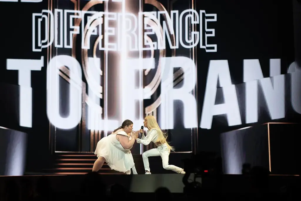 Bilal Hassani sur la scène de l’Eurovision en mai 2019