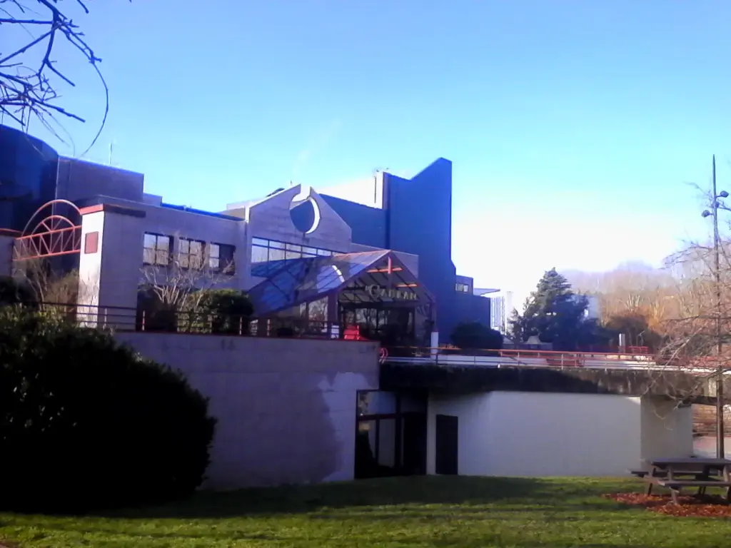 Façade est du Cadran à Évreux
