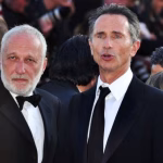 Thierry Lhermitte monte seul sur les planches parisiennes pour explorer les grandes rencontres de sa vie