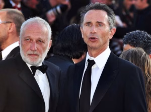 Thierry Lhermitte monte seul sur les planches parisiennes pour explorer les grandes rencontres de sa vie